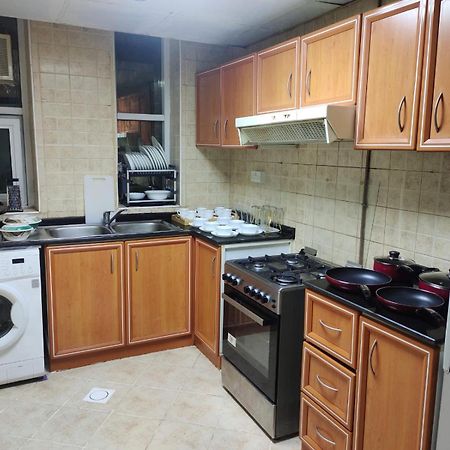 Arnim Suite - 3 Bedrooms Apartment Шарджа Екстериор снимка