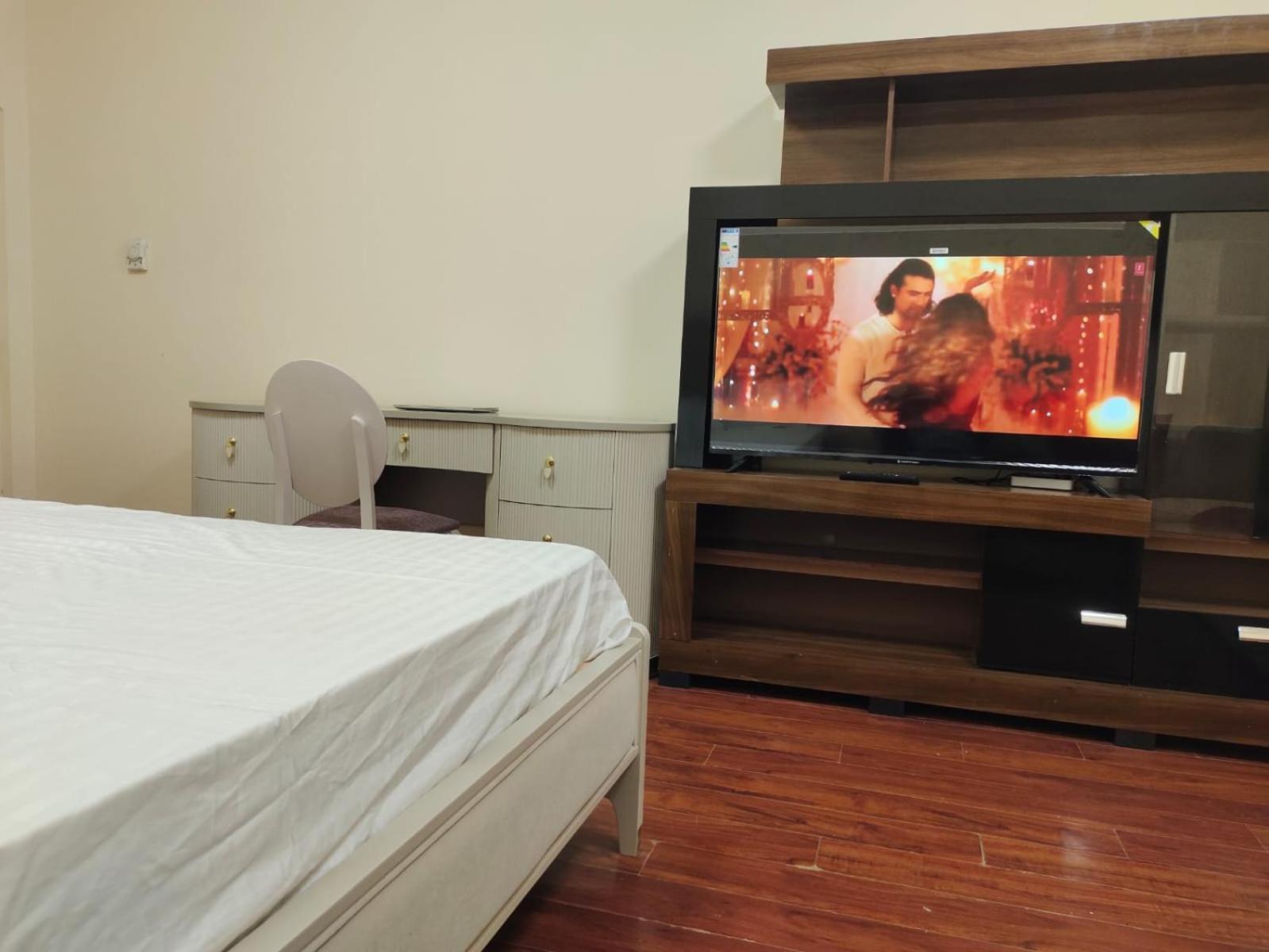 Arnim Suite - 3 Bedrooms Apartment Шарджа Екстериор снимка