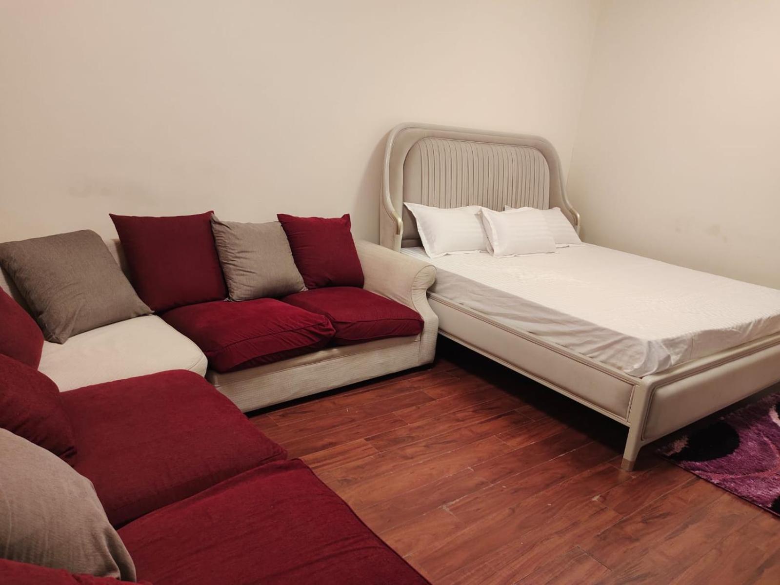 Arnim Suite - 3 Bedrooms Apartment Шарджа Екстериор снимка