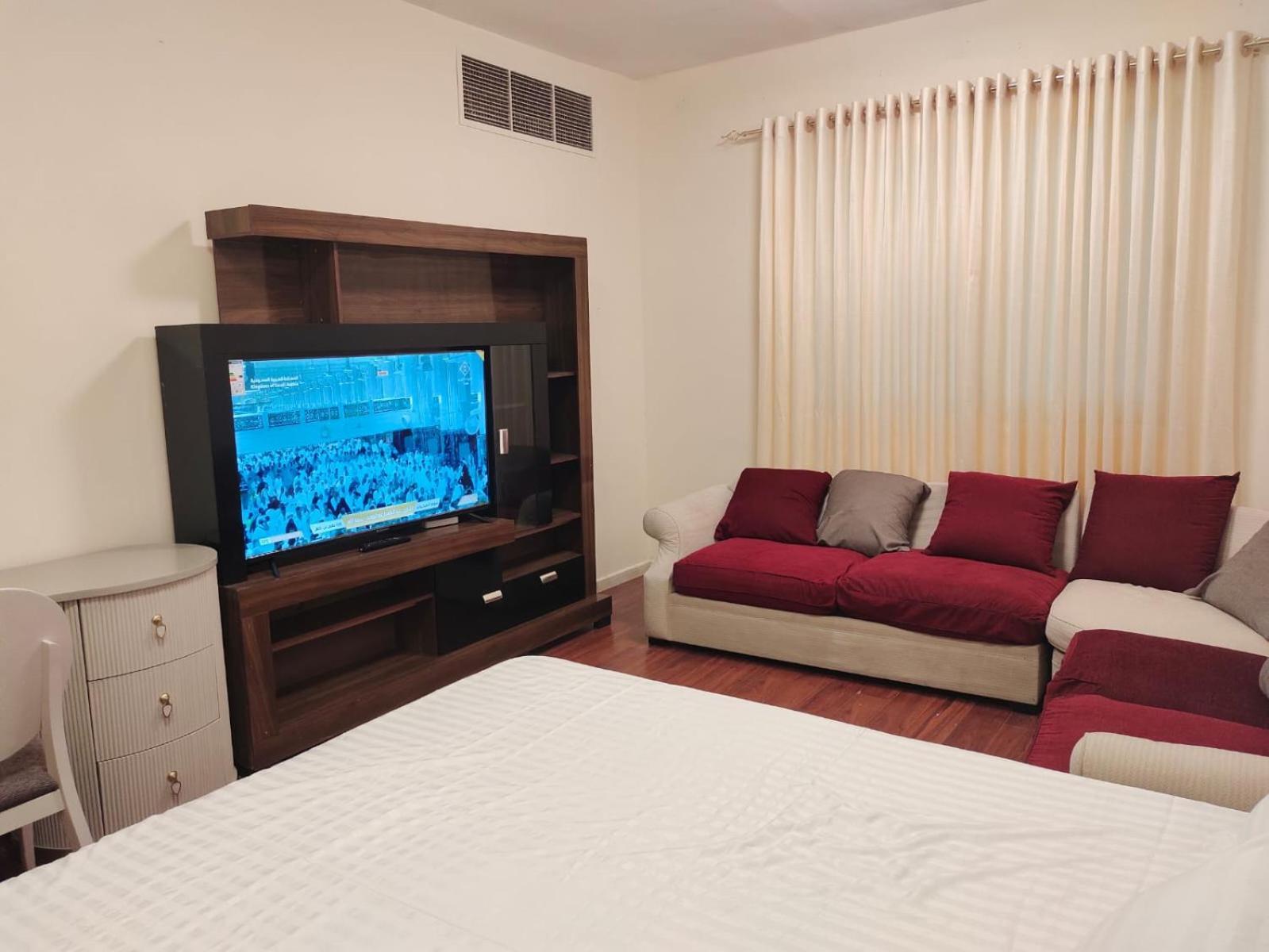 Arnim Suite - 3 Bedrooms Apartment Шарджа Екстериор снимка