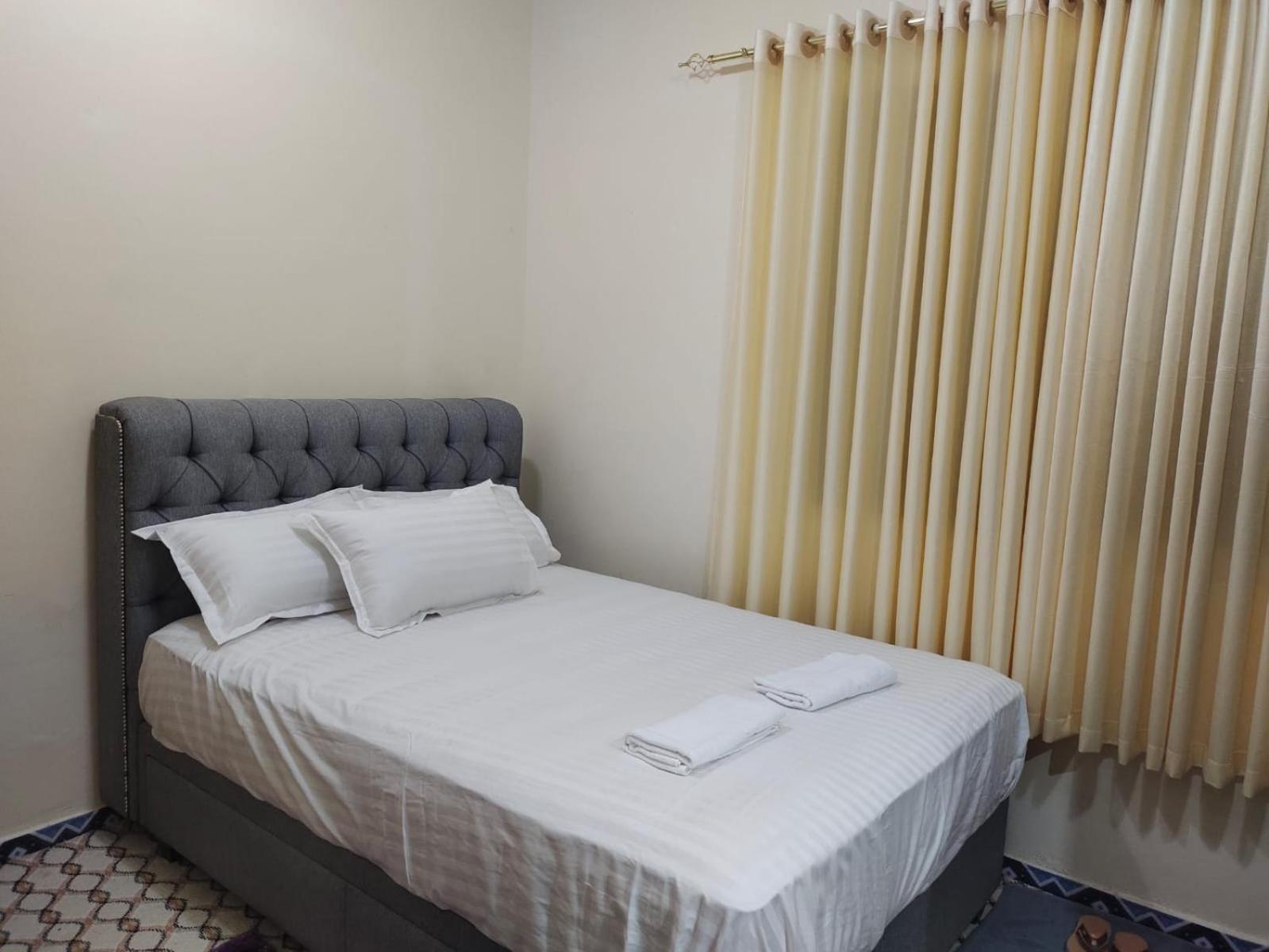 Arnim Suite - 3 Bedrooms Apartment Шарджа Екстериор снимка